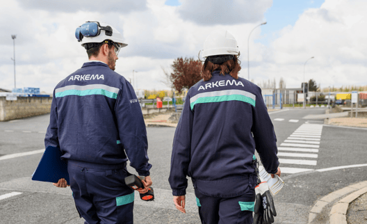Arkema-Mitarbeitende in neuer PSA-Bekleidung, ausgewählt nach einem umfassenden Schutzbekleidungs-Audit mit Proclaud®, um Sicherheit und Komfort zu verbessern