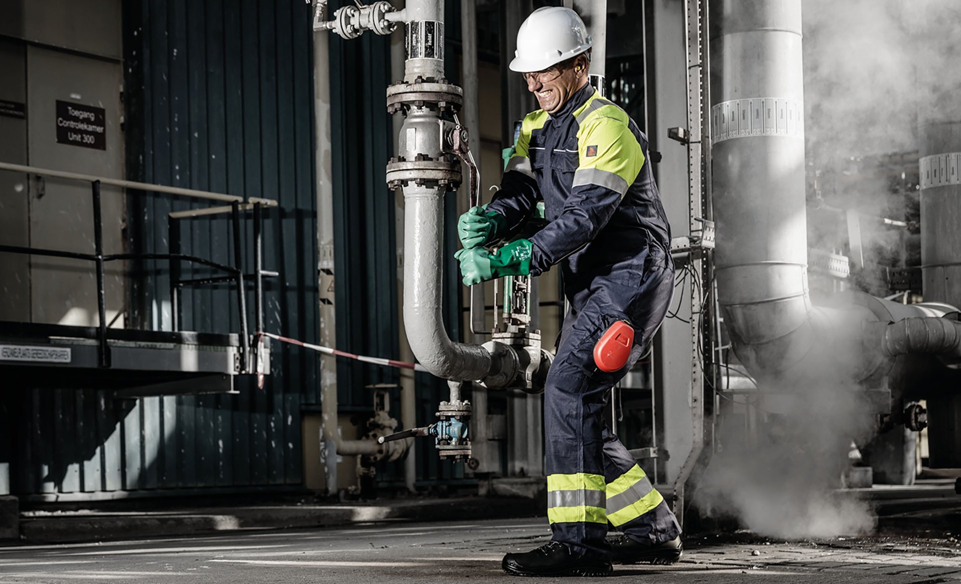 Protective_clothing_chemical_industry_1