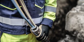 Les risques d'arcs électriques et l'importance de porter vos vêtements EPI de la bonne manière